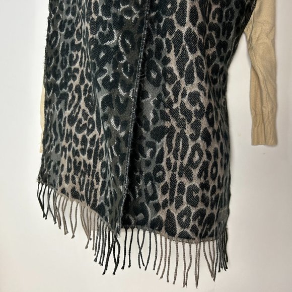 Softer than Cashmere? D&Y Black/White Mob Wife Animal Print Scarf - Picture 5 of 11